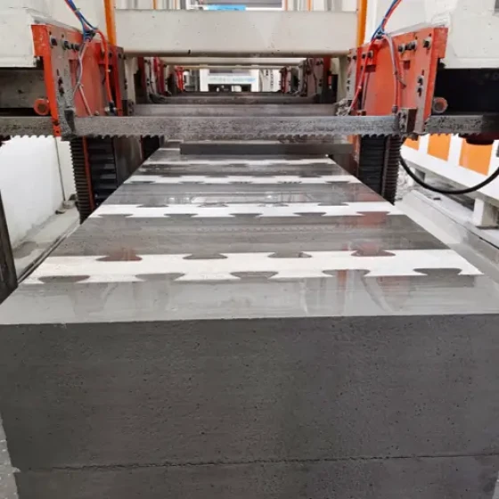 Equipamento de produção de bloco auto-isolante tipo sanduíche composto