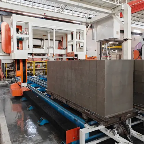 O equipamento de blocos com auto-isolamento é bom para corte a seco ou corte húmido A nossa empresa desenvolveu uma nova serra de corte rotativa de 360 graus