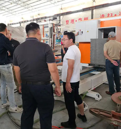Aquisição de equipamento automatizado de divisórias ligeiras para um cliente na Guiana, América do Sul